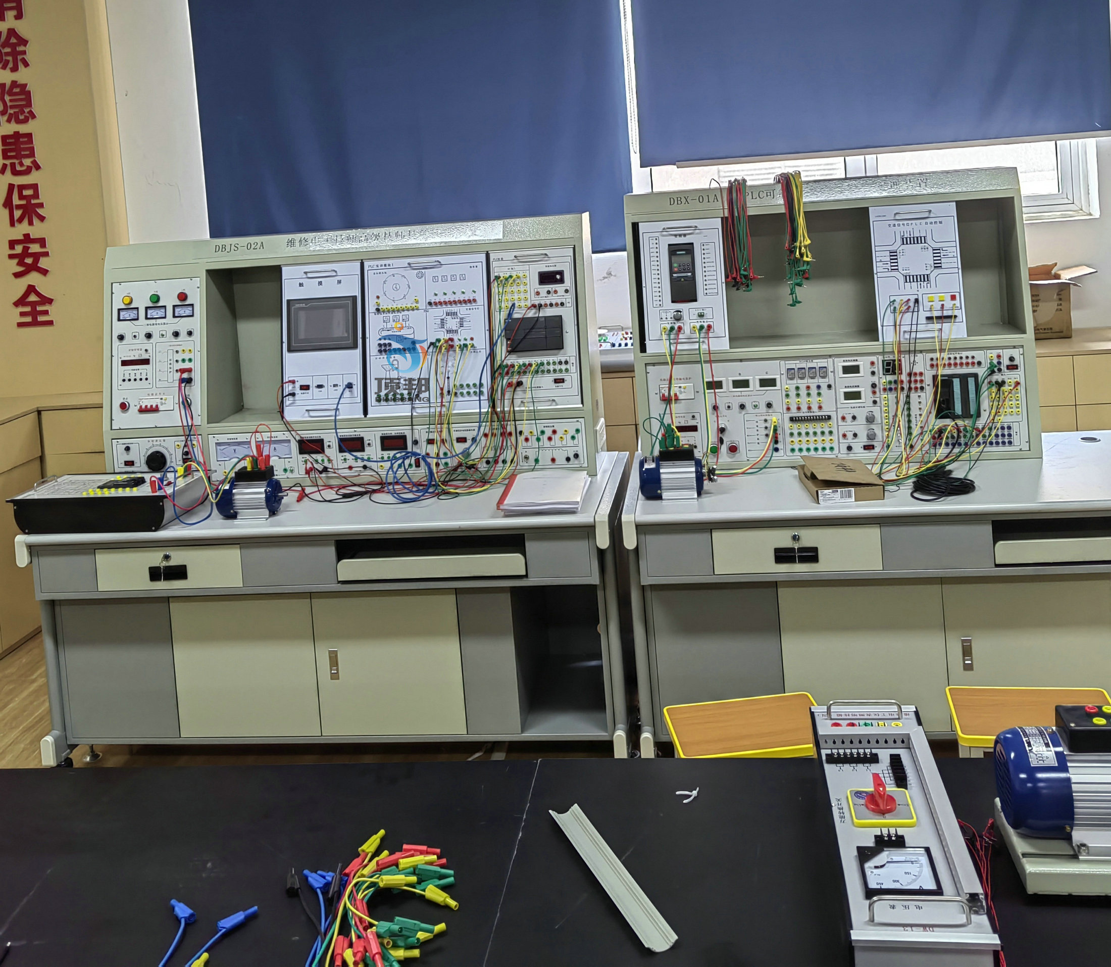 PLC可編程控制器綜合實(shí)訓(xùn)裝置
