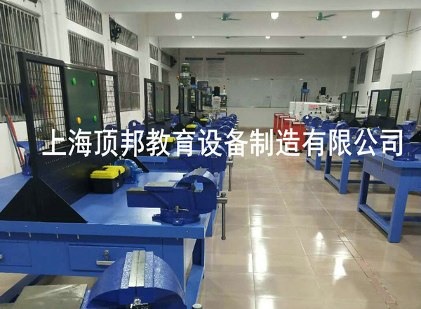 鉗工工作臺(防護網(wǎng)B)