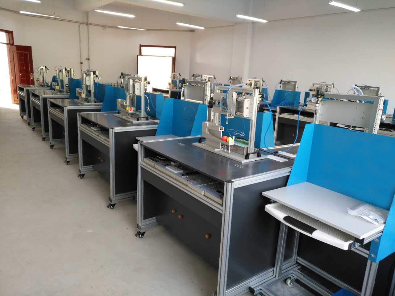 單片機(jī)實(shí)訓(xùn)臺(tái)