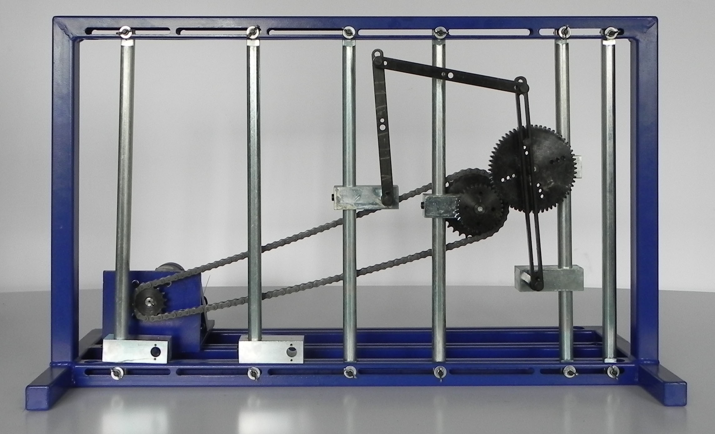 機(jī)械運(yùn)動創(chuàng)新方案拼裝實(shí)驗(yàn)臺