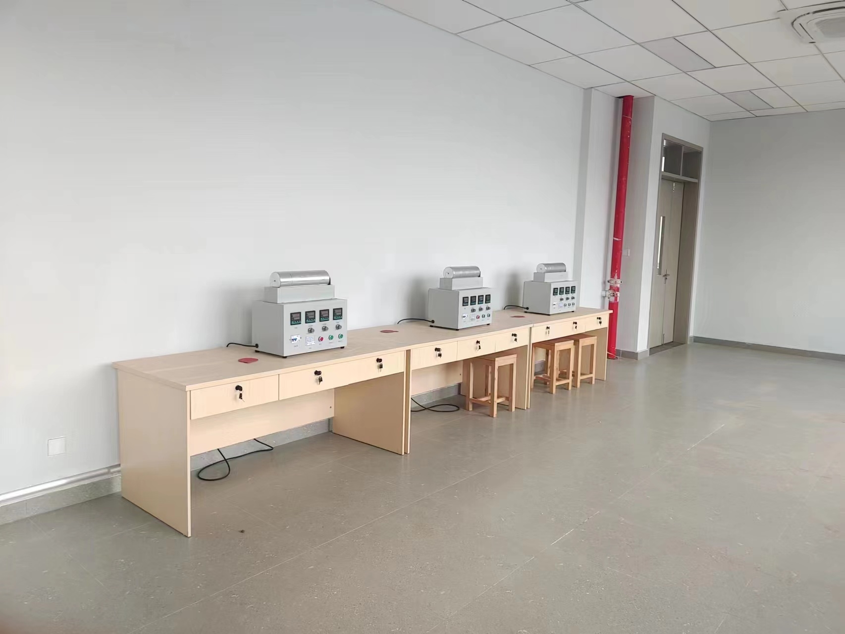 中溫法向輻射率測(cè)量?jī)x