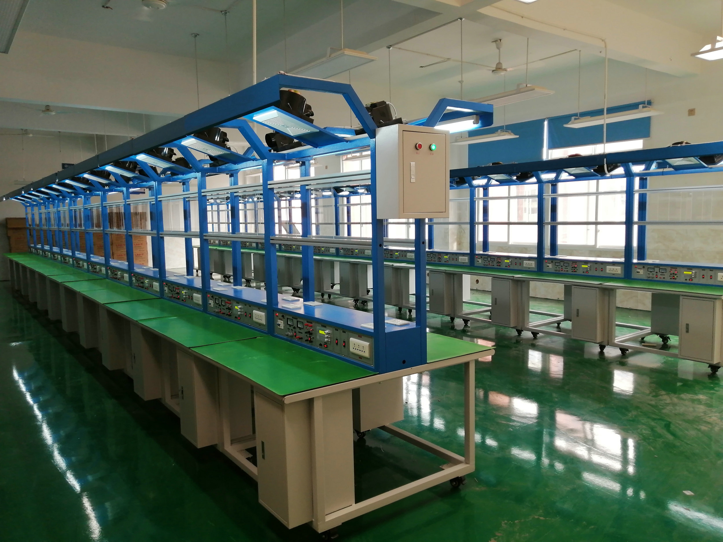 電子產(chǎn)品焊接裝配實訓(xùn)臺