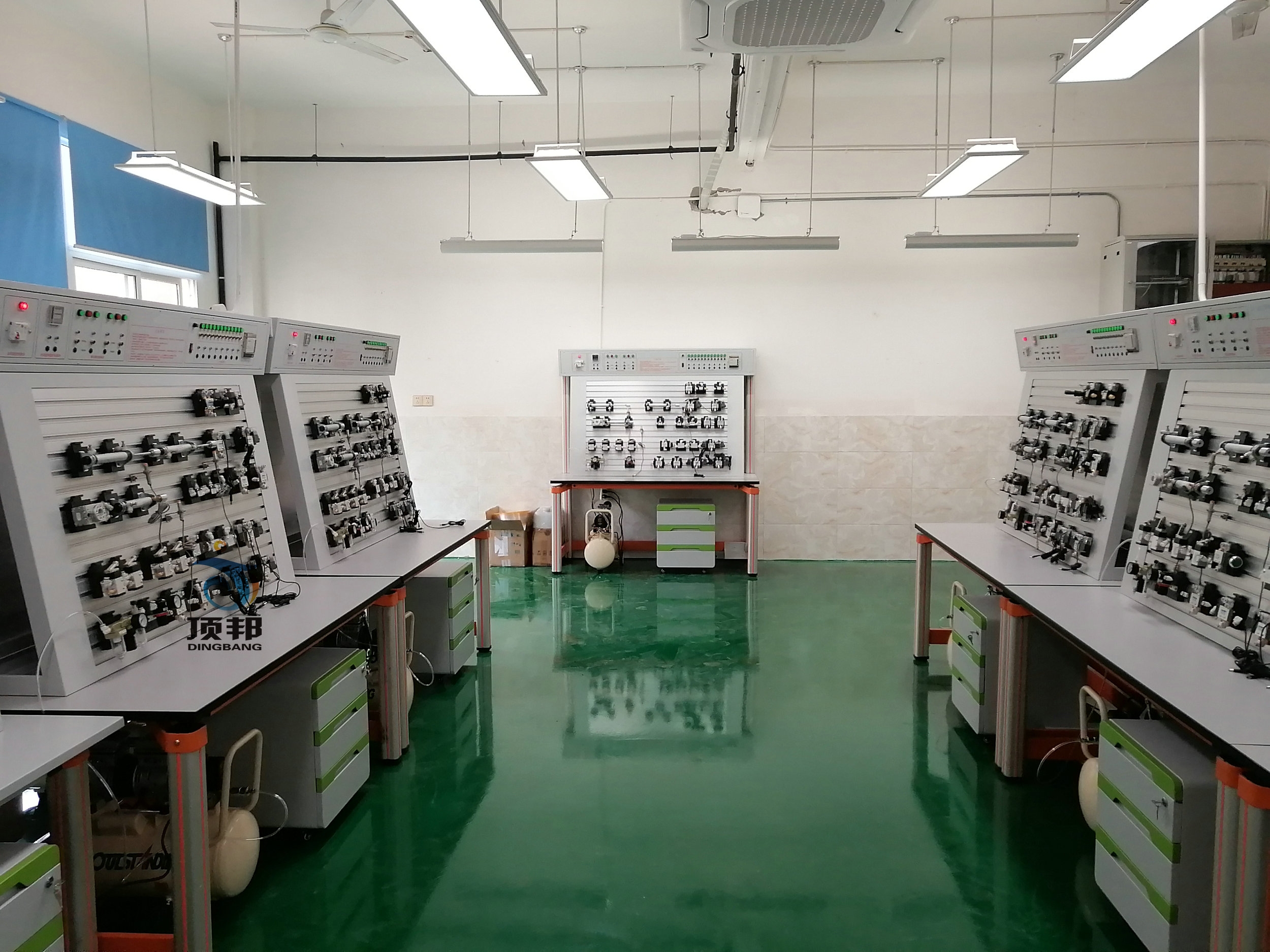 氣動(dòng)PLC教學(xué)實(shí)驗(yàn)臺(tái)