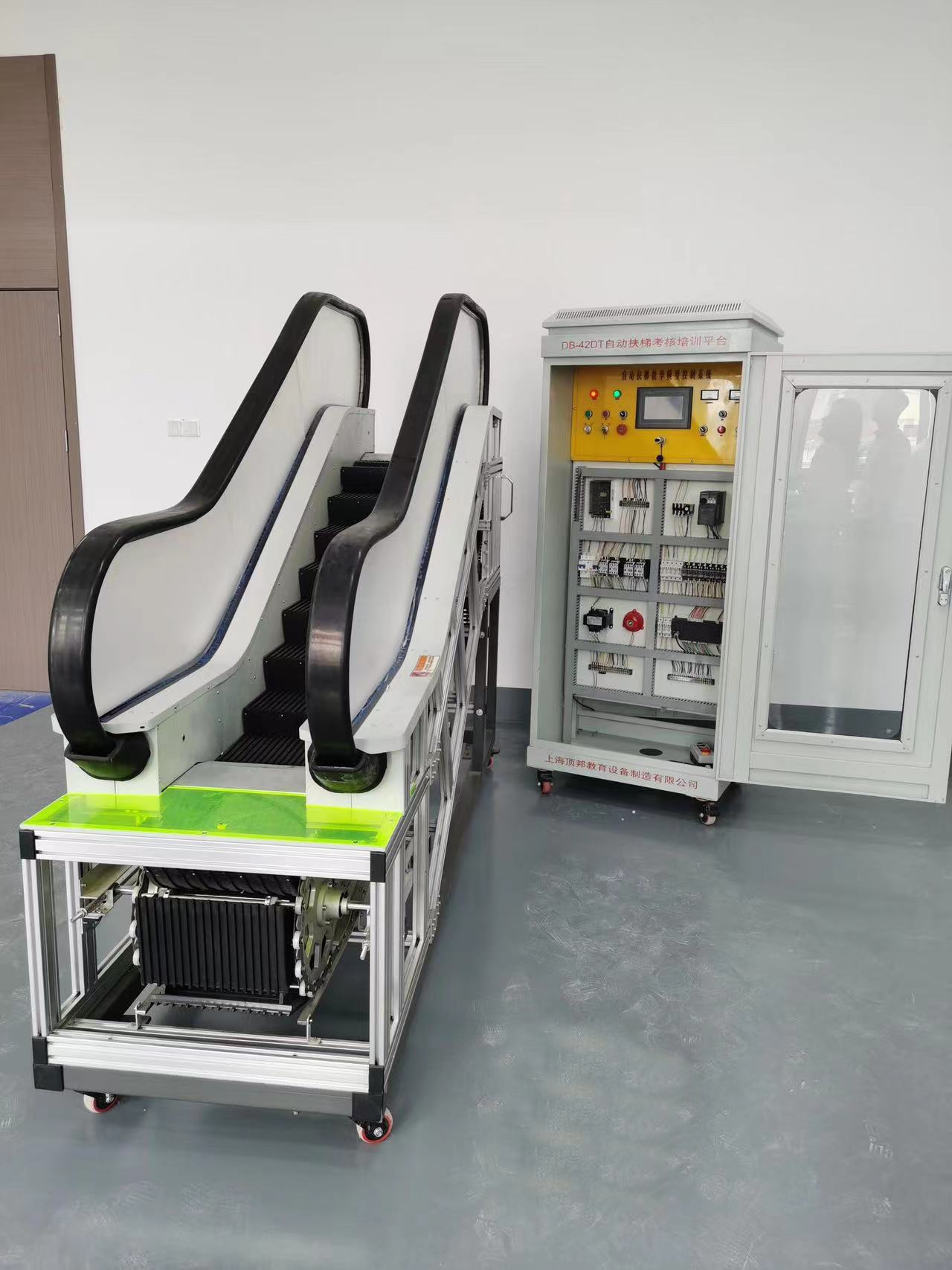 自動(dòng)扶梯考核培訓(xùn)平臺(tái)