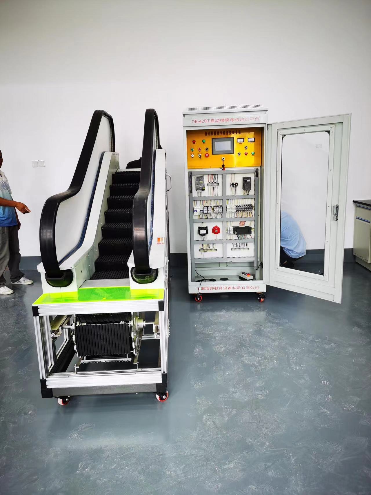 自動(dòng)扶梯考核培訓(xùn)平臺(tái)