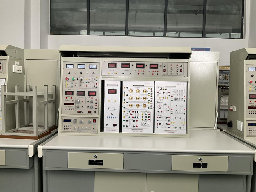 智能型電工技術(shù)實驗裝置