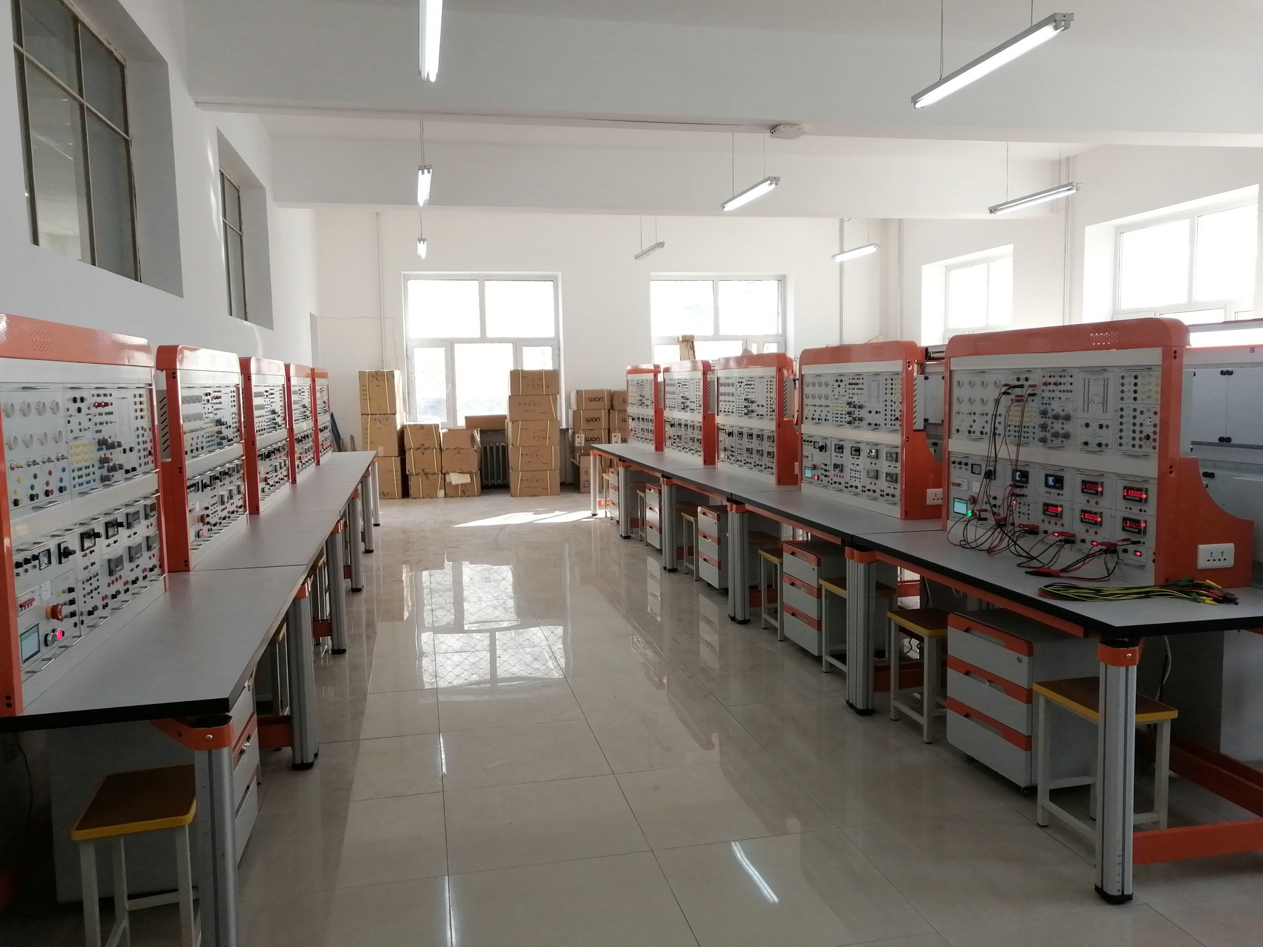 互聯(lián)網(wǎng)虛實(shí)結(jié)合電工技術(shù)實(shí)驗(yàn)平臺(tái)