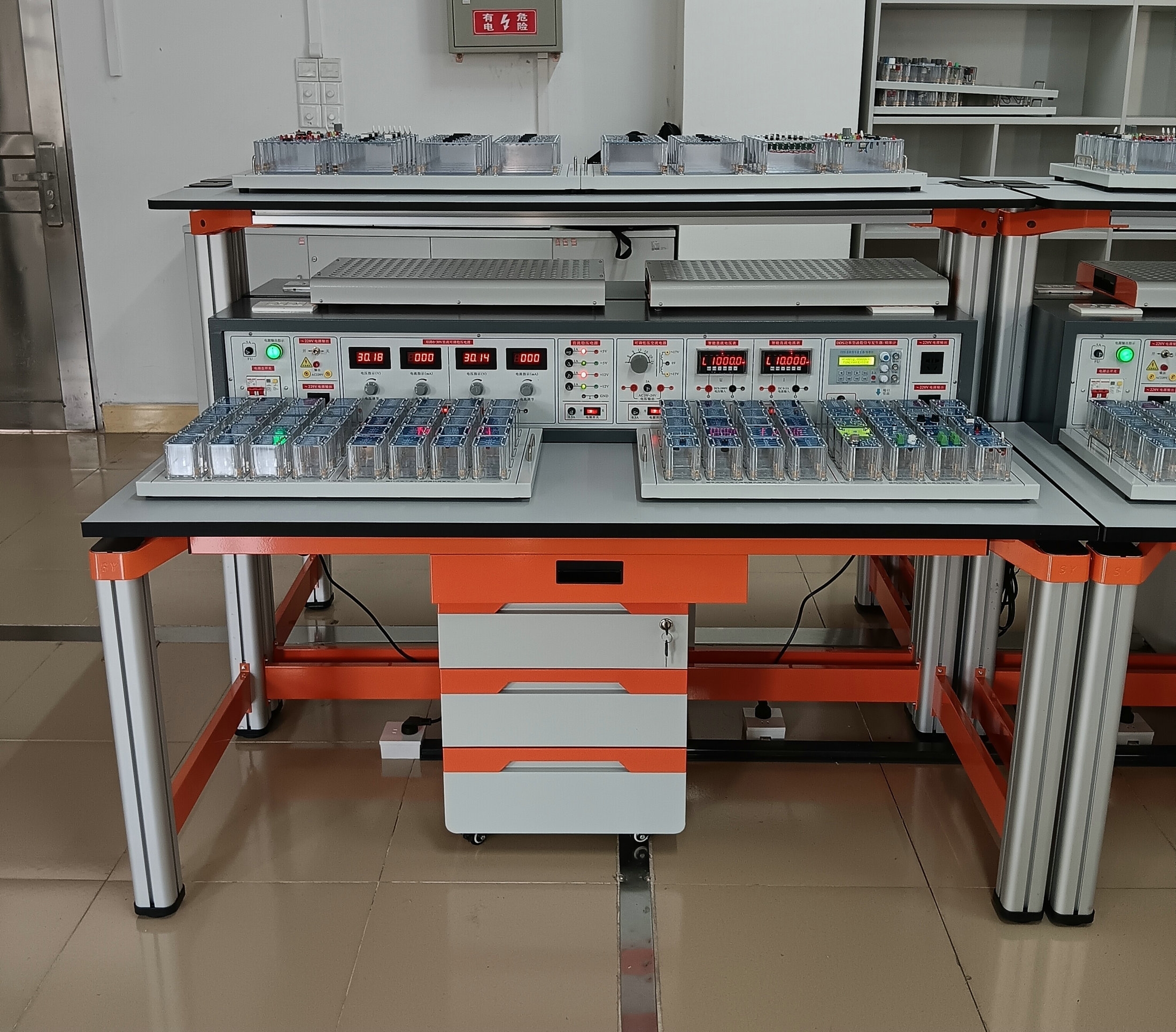 電子技術(shù)綜合應(yīng)用創(chuàng)新實(shí)訓(xùn)考核裝置