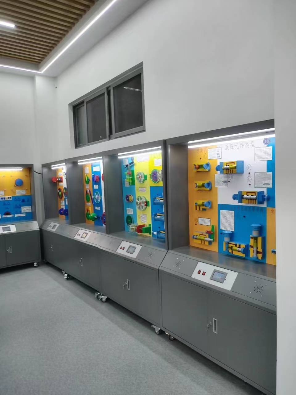 機(jī)械基礎(chǔ)陳列柜