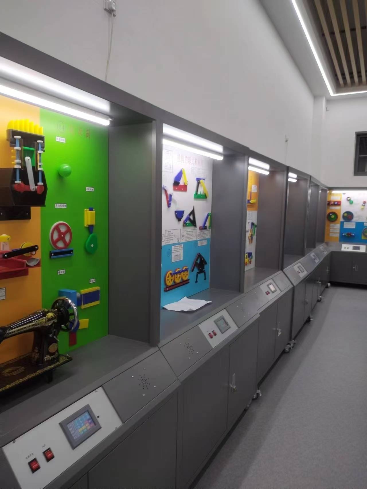 機(jī)械基礎(chǔ)陳列柜