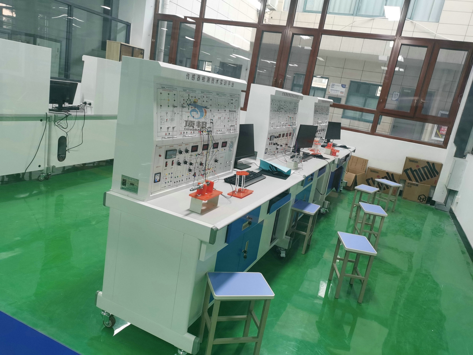 傳感器檢測技術(shù)實訓裝置